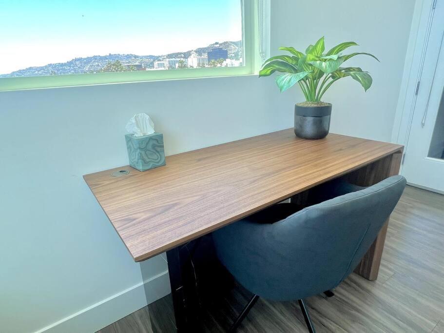 Luxe Corner One Bedroom, Prime Hollywood With Parking * Los Angeles