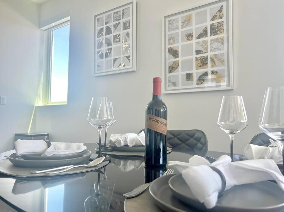 Luxe Corner One Bedroom, Prime Hollywood With Parking Los Angeles
