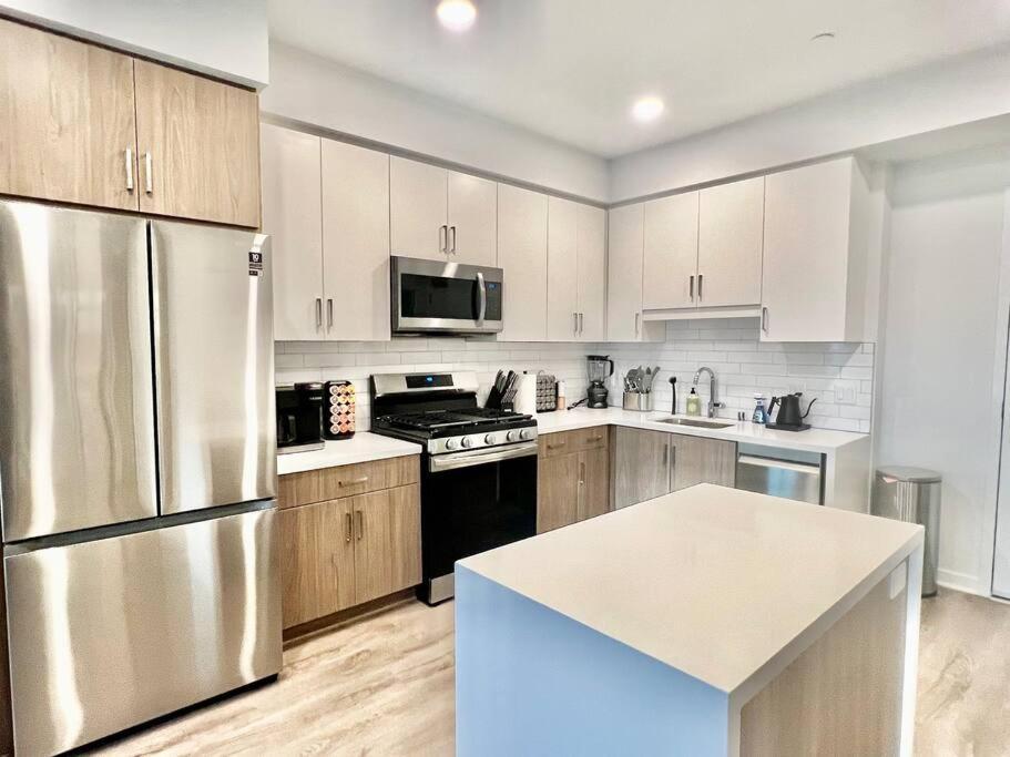 Apartment Designer Silver Stylish One Bedroom With Parking Los Angeles