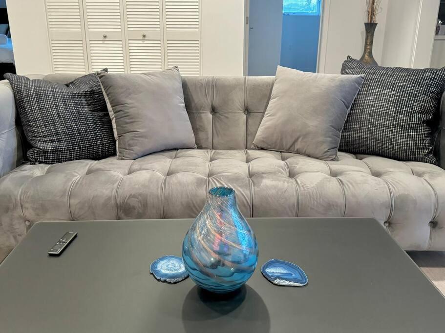 Corner 2 Bedroom 2 Bath - Balcony - Parking