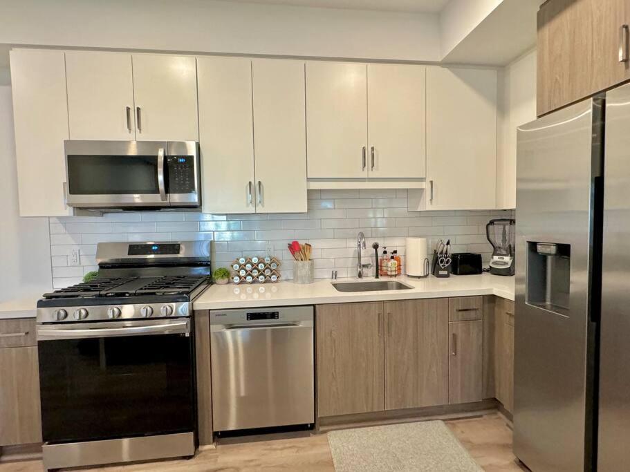 Corner 2 Bedroom 2 Bath - Balcony - Parking Apartment