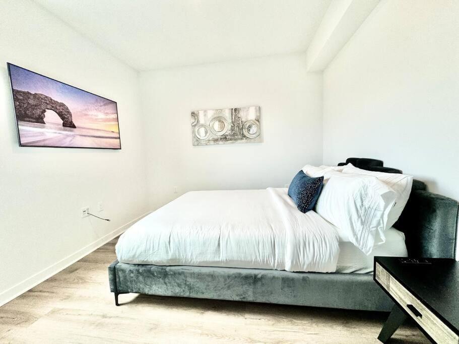 Apartment Corner 2 Bedroom 2 Bath - Balcony - Parking