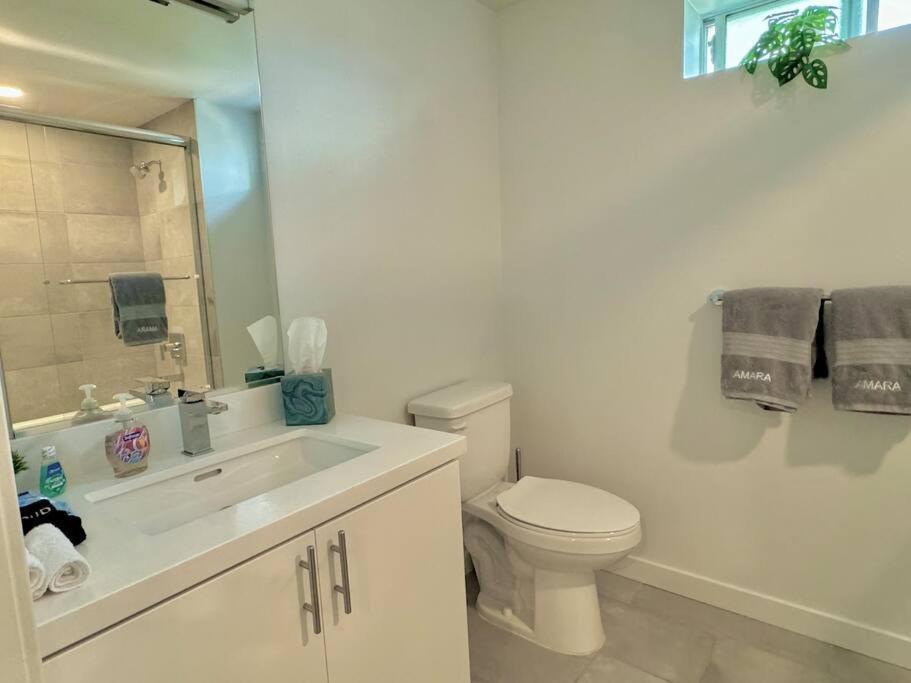 Apartment Corner 2 Bedroom 2 Bath - Balcony - Parking
