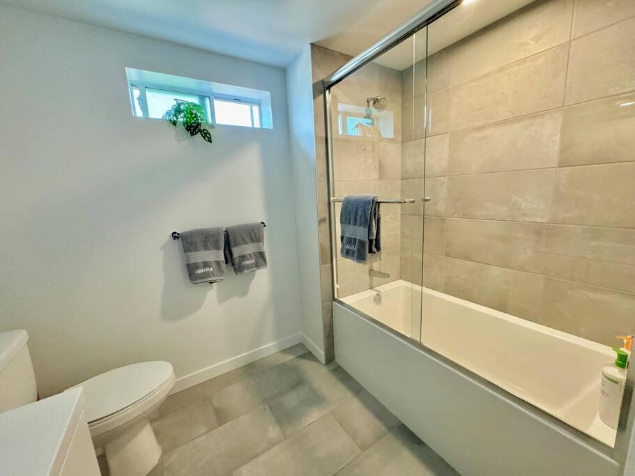 Apartment Corner 2 Bedroom 2 Bath - Balcony - Parking