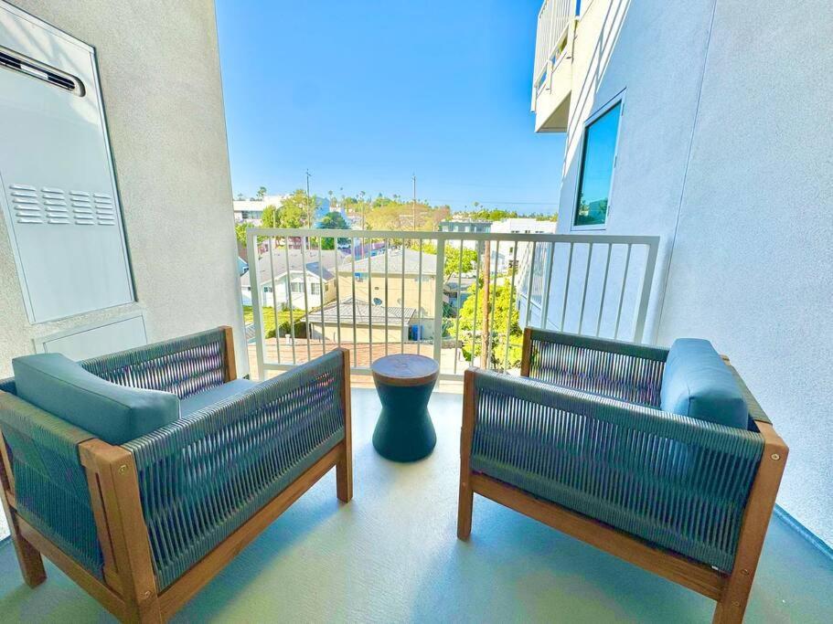 Corner 2 Bedroom 2 Bath - Balcony - Parking