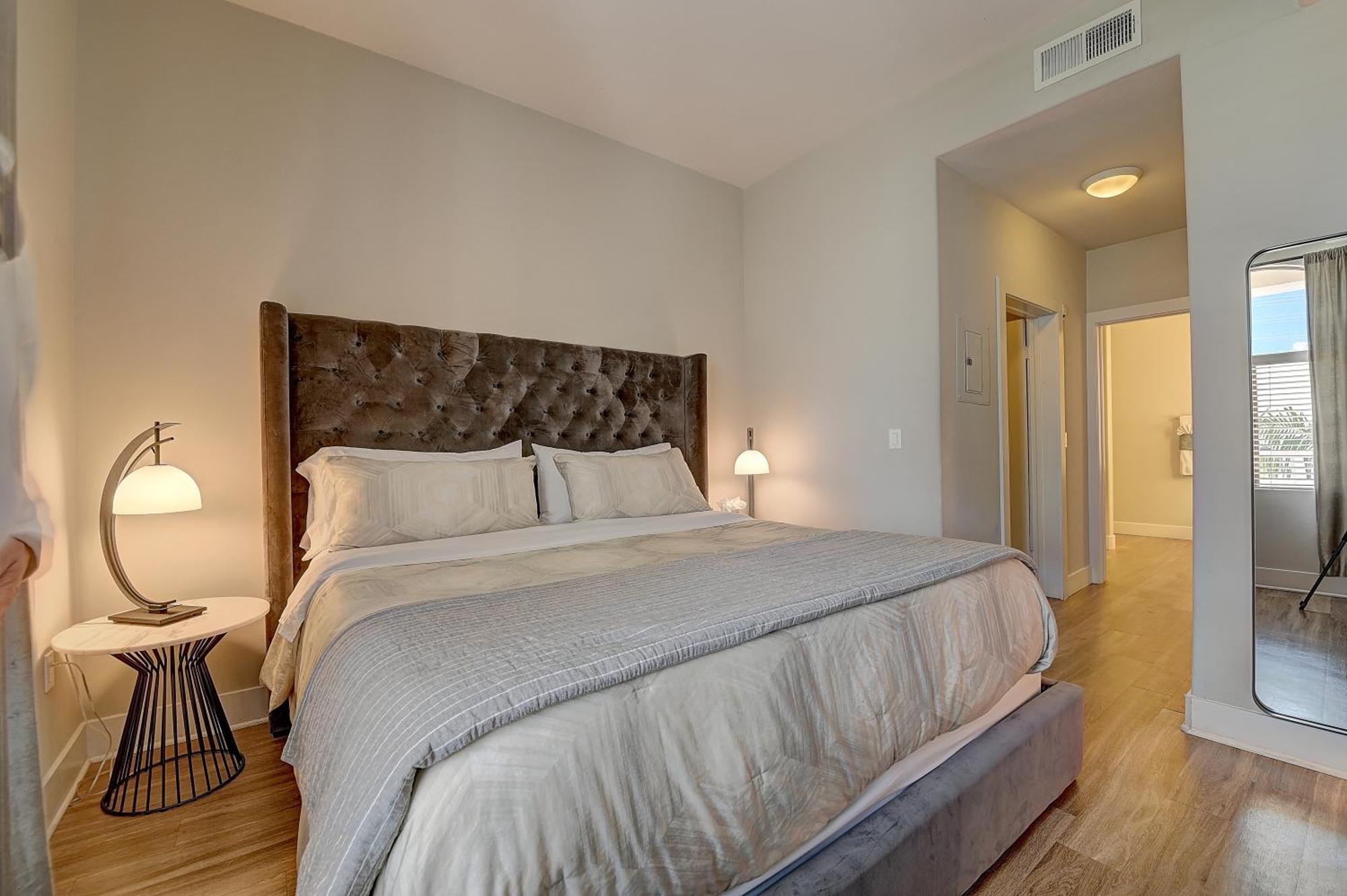 Penthouse One Bedroom Garden View By Ucla Los Angeles