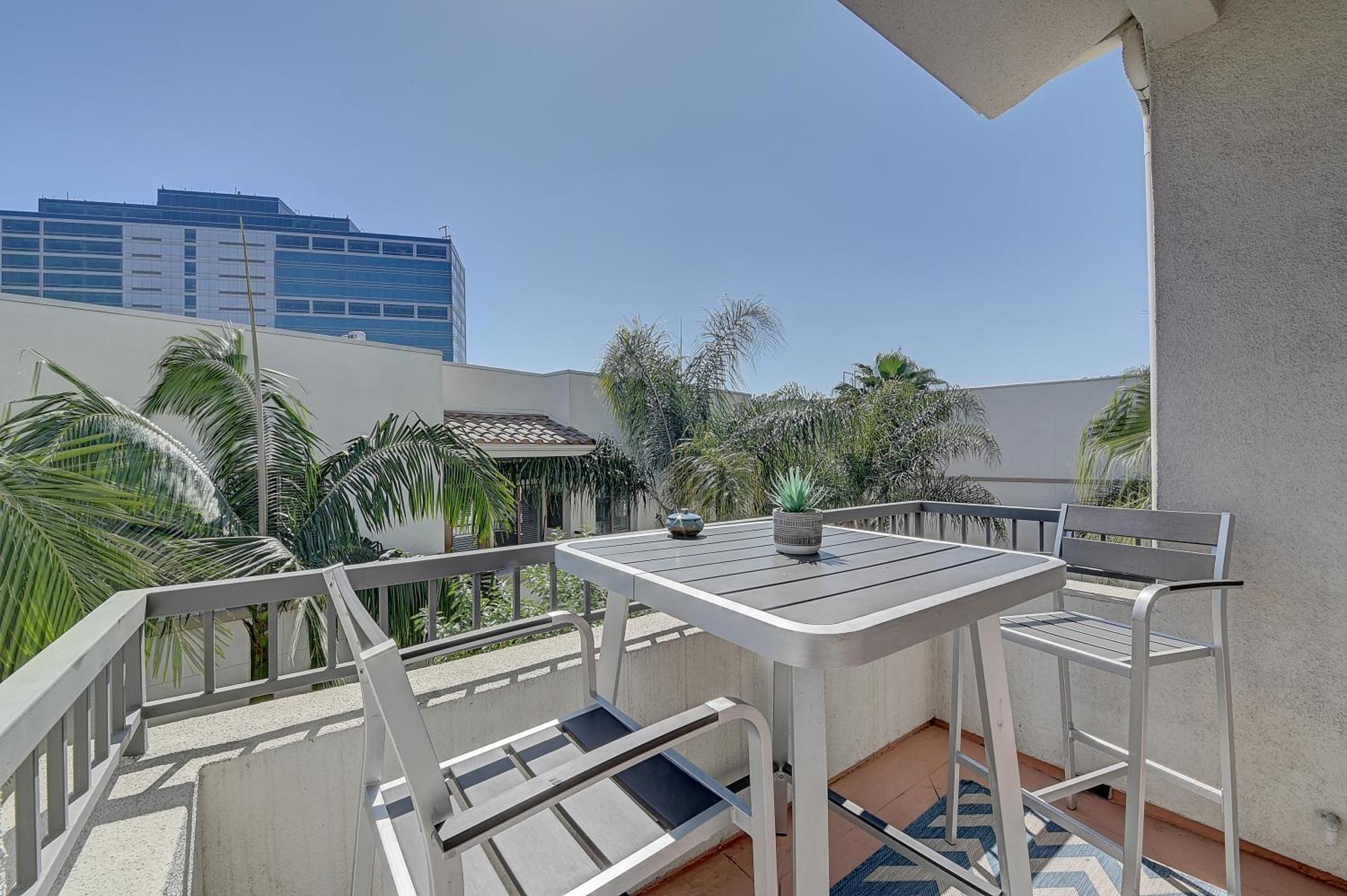 Penthouse One Bedroom Garden View By Ucla Aparthotel Los Angeles