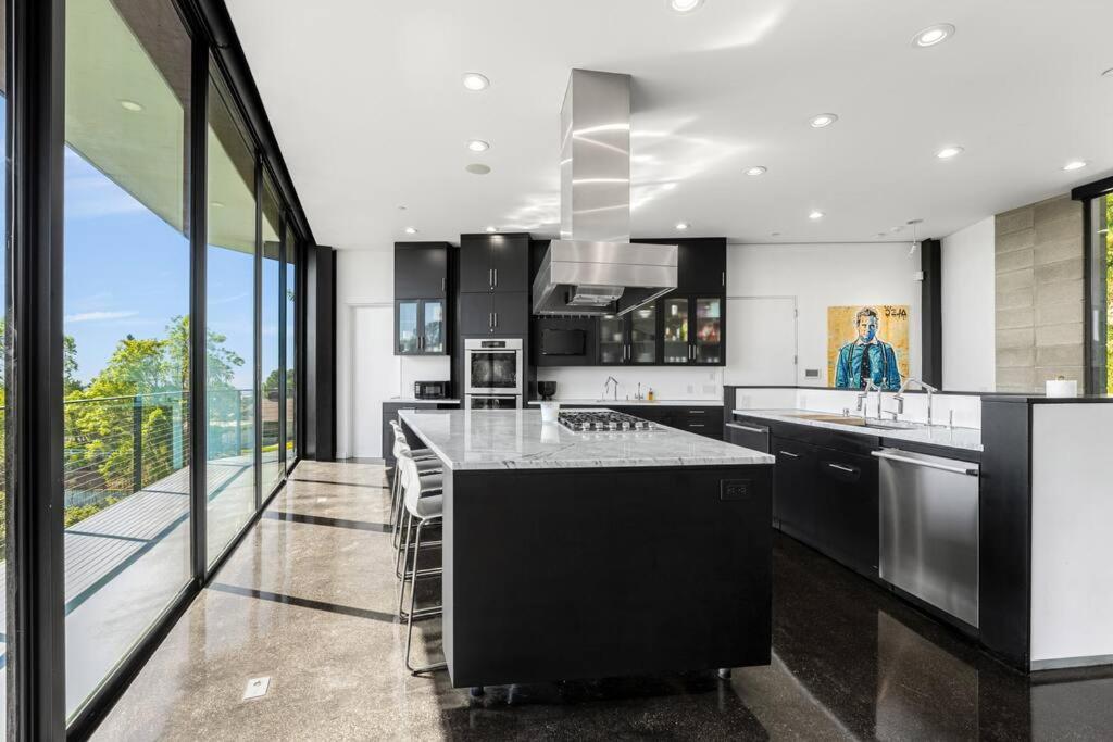 Luxurious Glass Mansion With Pool, Jacuzzi, Sauna * Los Angeles