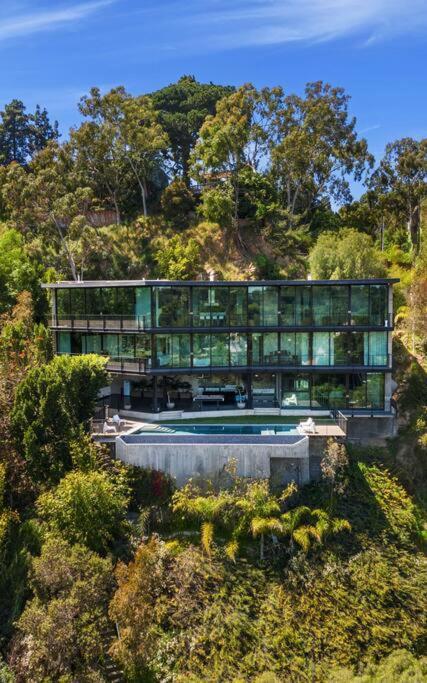 Luxurious Glass Mansion With Pool, Jacuzzi, Sauna Villa *