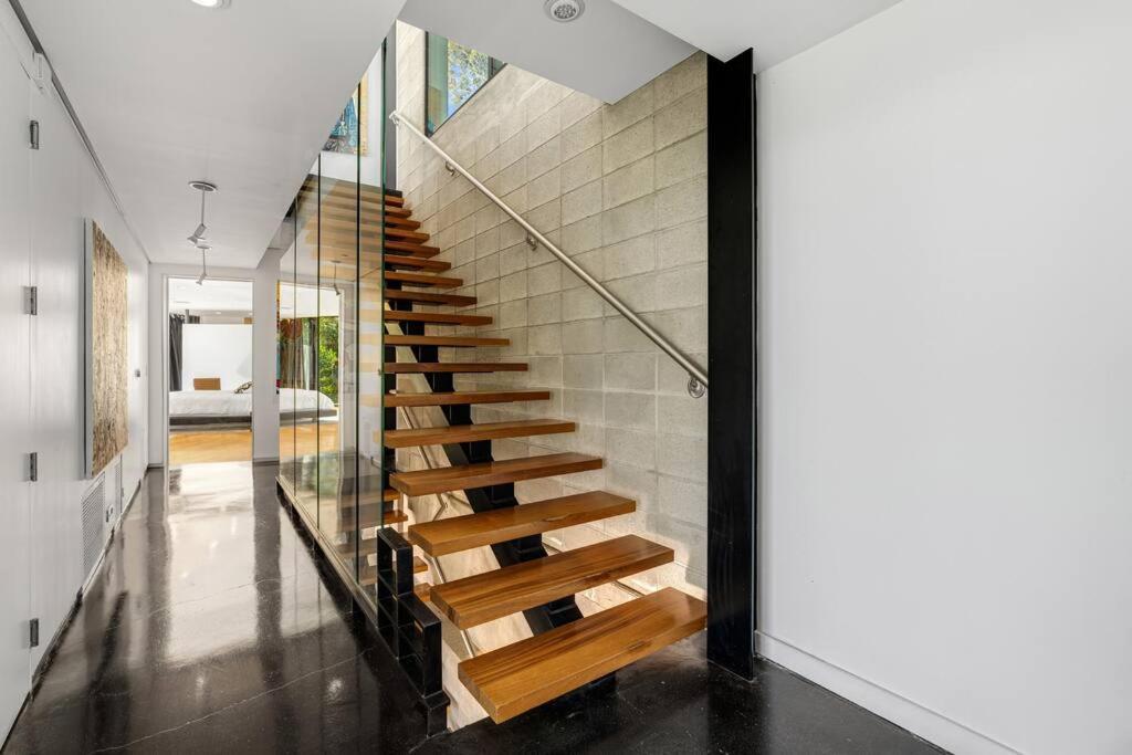 Luxurious Glass Mansion With Pool, Jacuzzi, Sauna Villa *