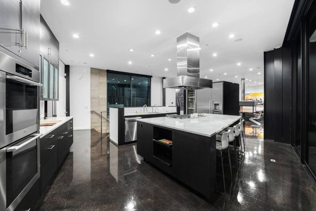 Luxurious Glass Mansion With Pool, Jacuzzi, Sauna * Los Angeles