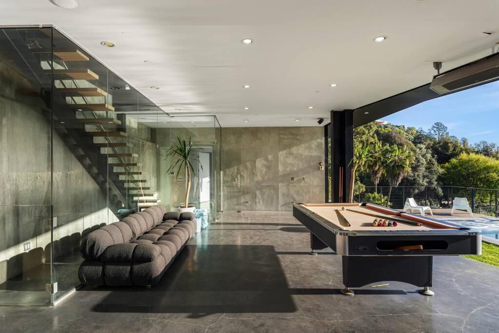 Luxurious Glass Mansion With Pool, Jacuzzi, Sauna Villa
