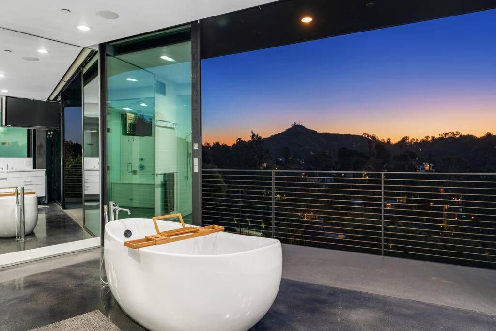 Luxurious Glass Mansion With Pool, Jacuzzi, Sauna Los Angeles