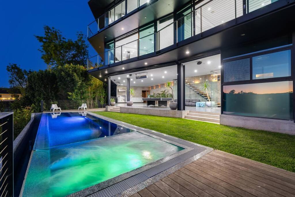 Luxurious Glass Mansion With Pool, Jacuzzi, Sauna Villa *