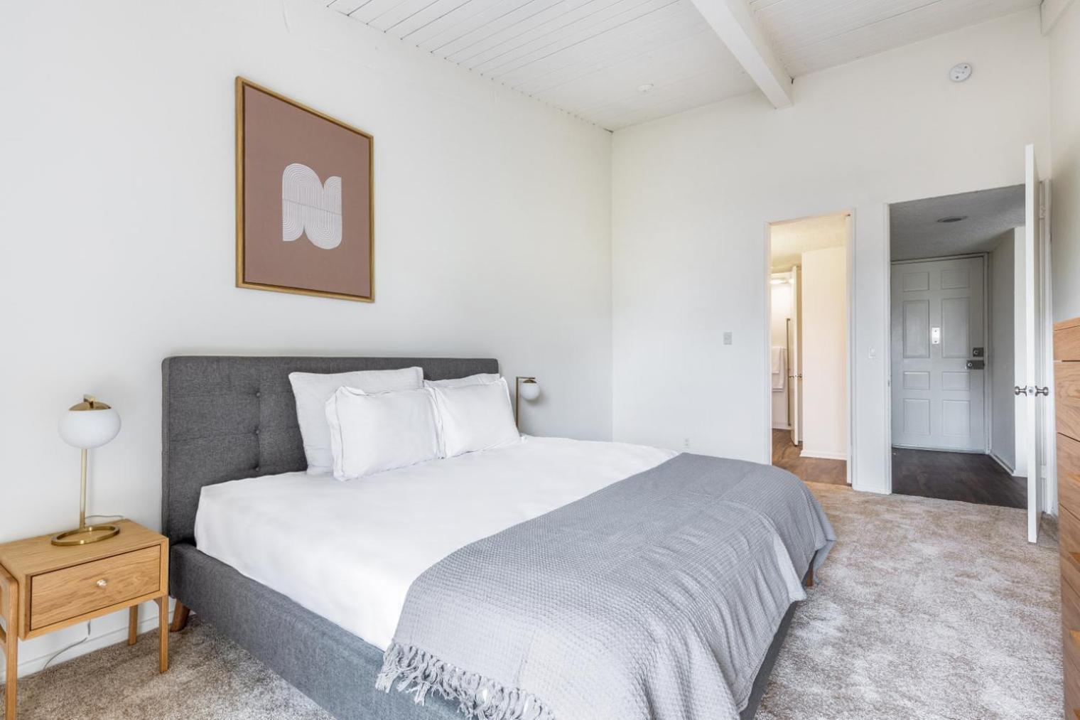 Culver 2br W Gym Pool Nr Shops Lax-331 *