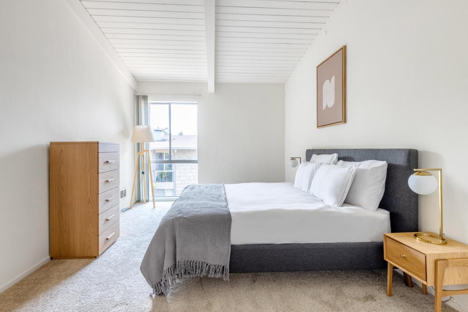 Culver 2br W Gym Pool Nr Shops Lax-331 *