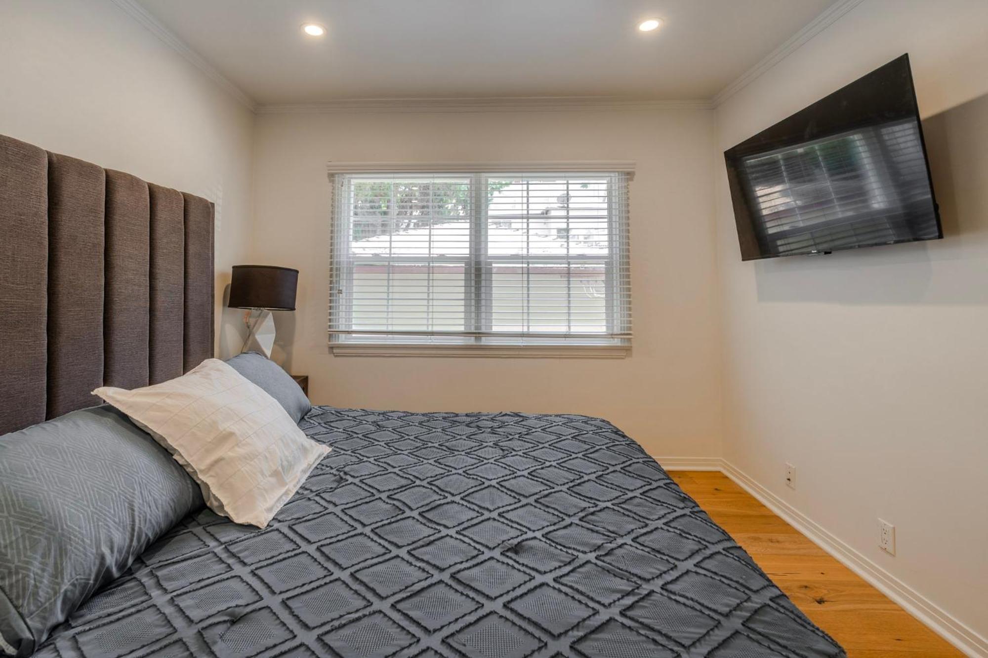 Apartment Incredible Near Universal