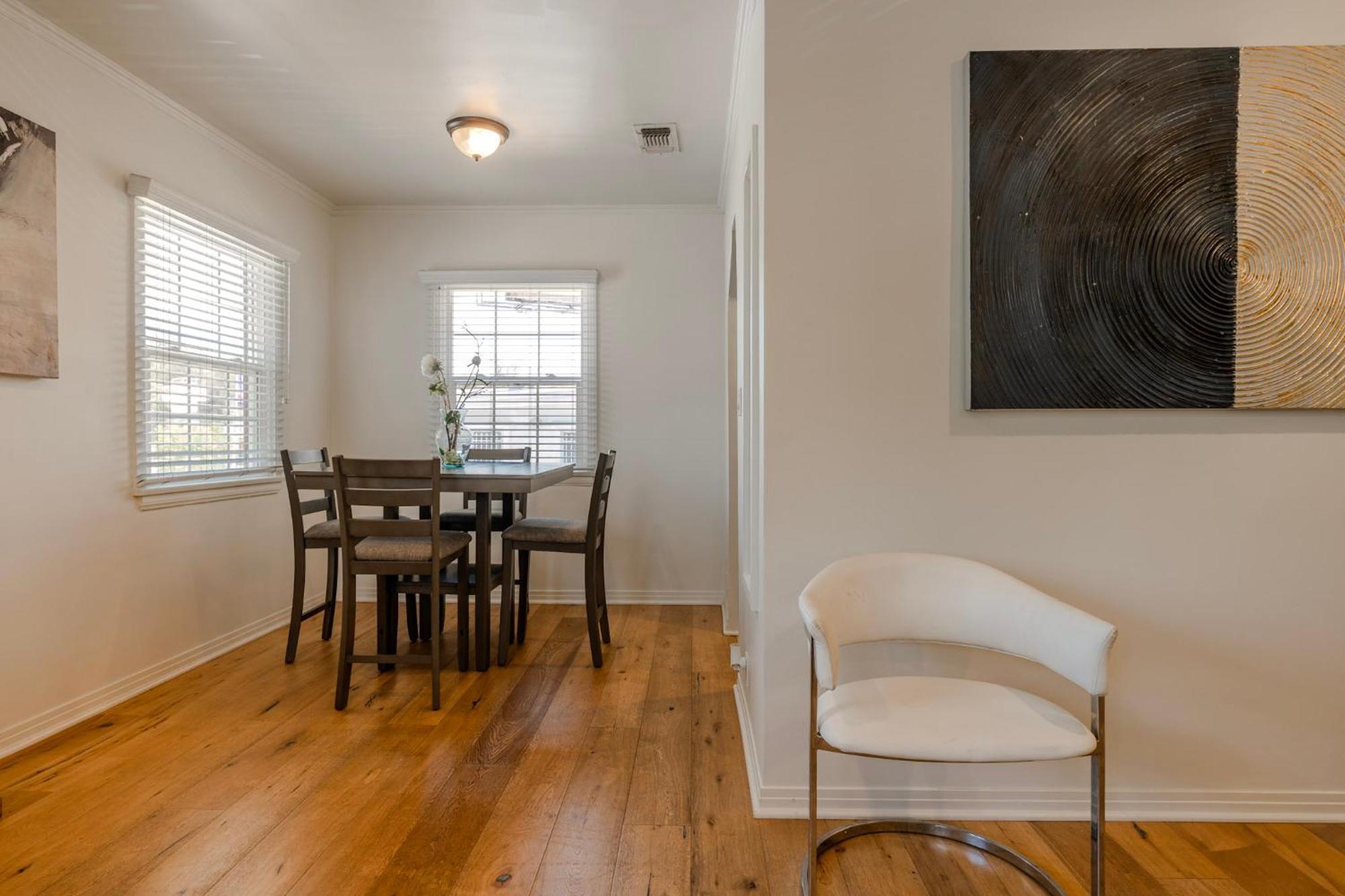 Apartment Incredible Near Universal *