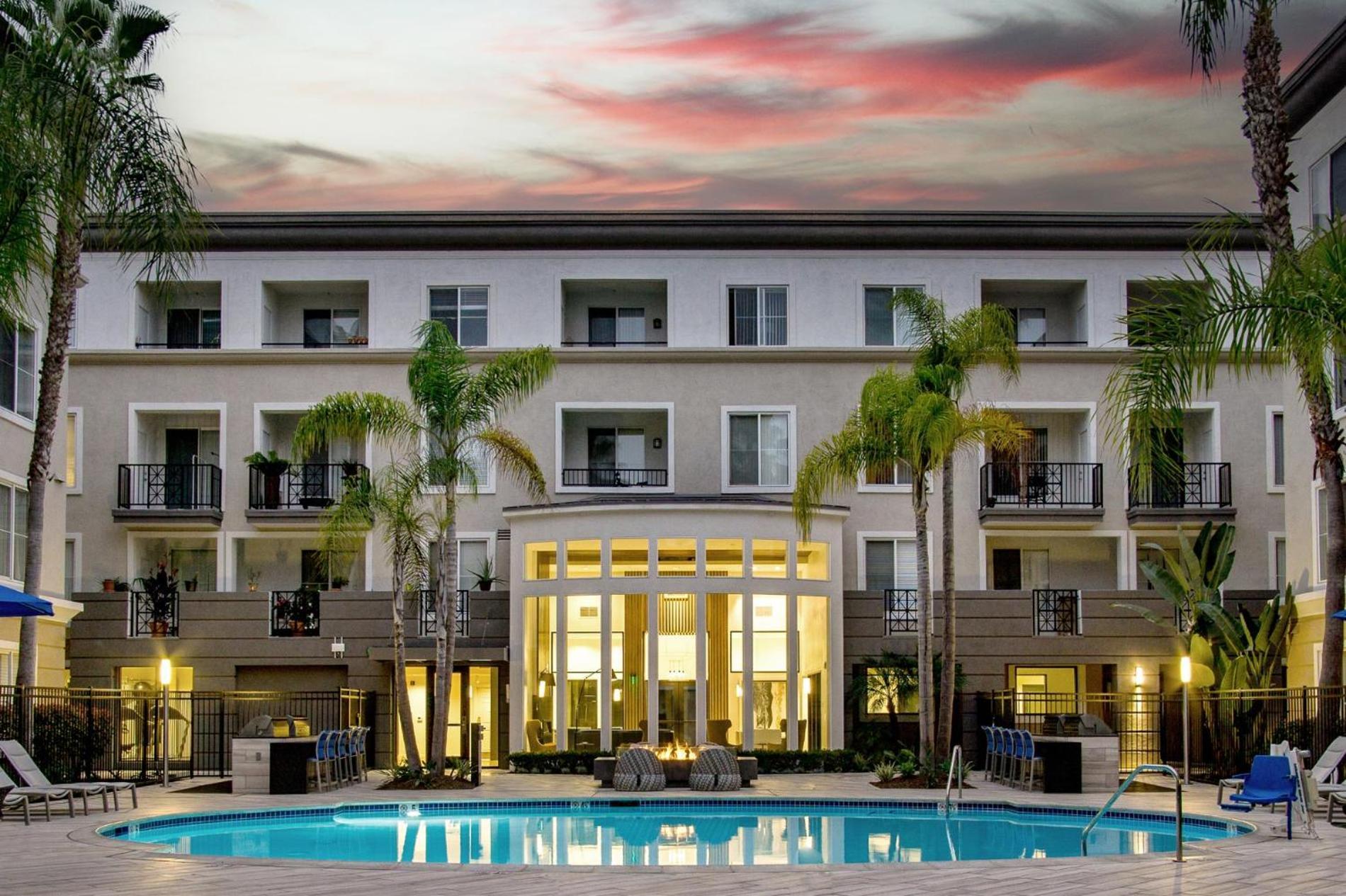 Luxe Marina Del Rey Apartment,parking, Gym, Pool, Jacuzzi,bbq *