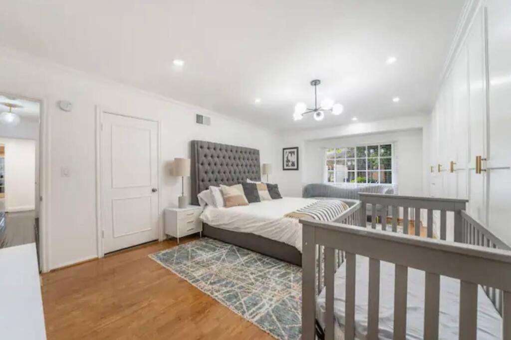 Stunning Beverly Hills Retreat 12-bed Oasis With Heated Pool, Hot Tub Holiday home Los Angeles