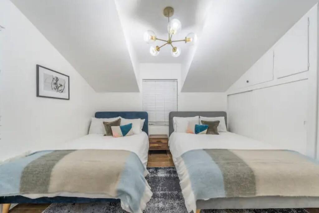 Holiday home Stunning Beverly Hills Retreat 12-bed Oasis With Heated Pool, Hot Tub *