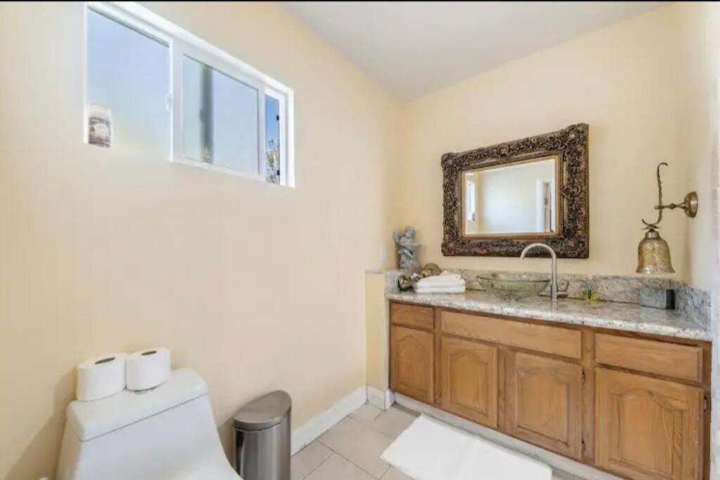 Holiday home Stunning Beverly Hills Retreat 12-bed Oasis With Heated Pool, Hot Tub Los Angeles