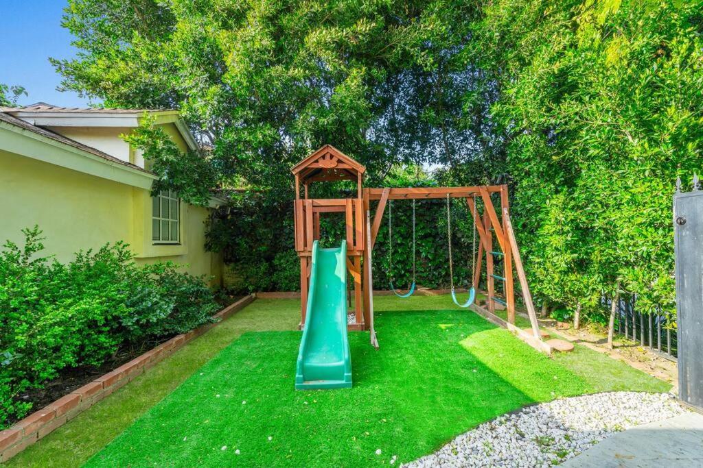 Holiday home Stunning Beverly Hills Retreat 12-bed Oasis With Heated Pool, Hot Tub *
