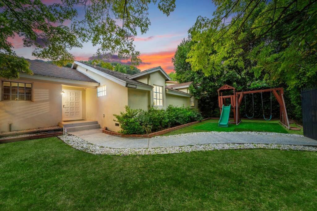 Holiday home Stunning Beverly Hills Retreat 12-bed Oasis With Heated Pool, Hot Tub
