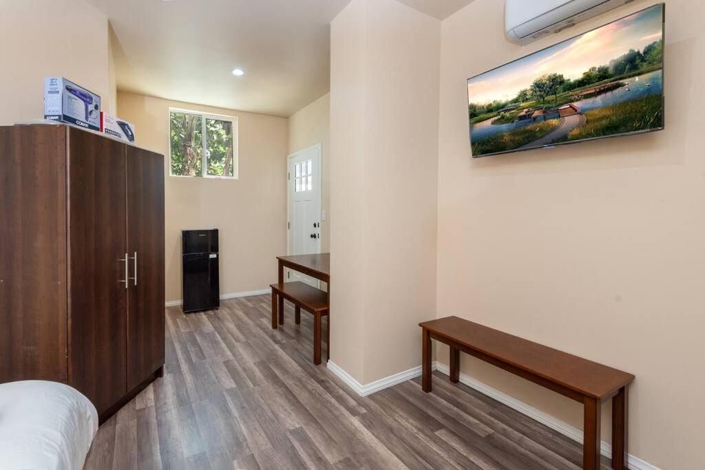 Modern For 3 Near Bh Los Angeles