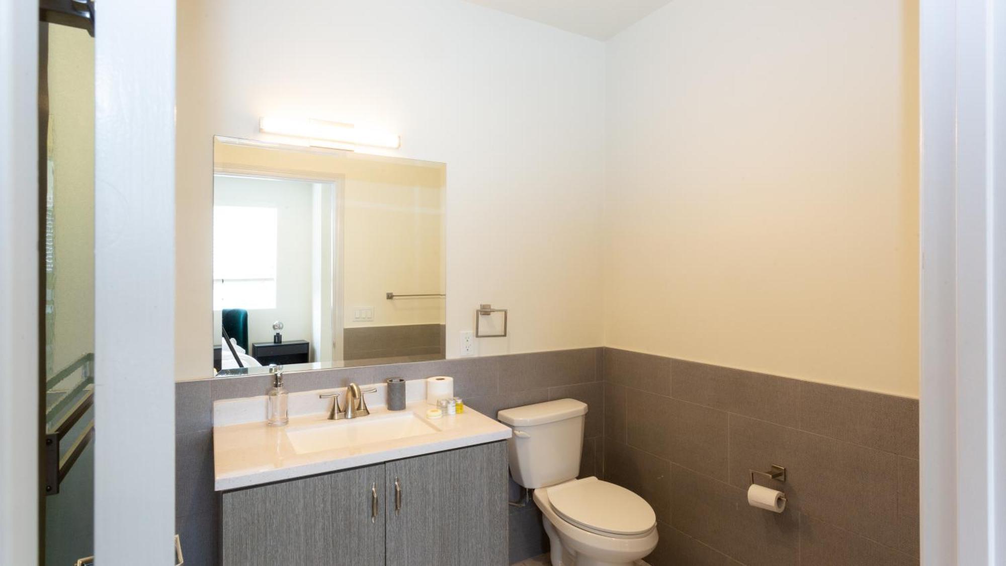 Three-bedroom Hollywood Aparthotel