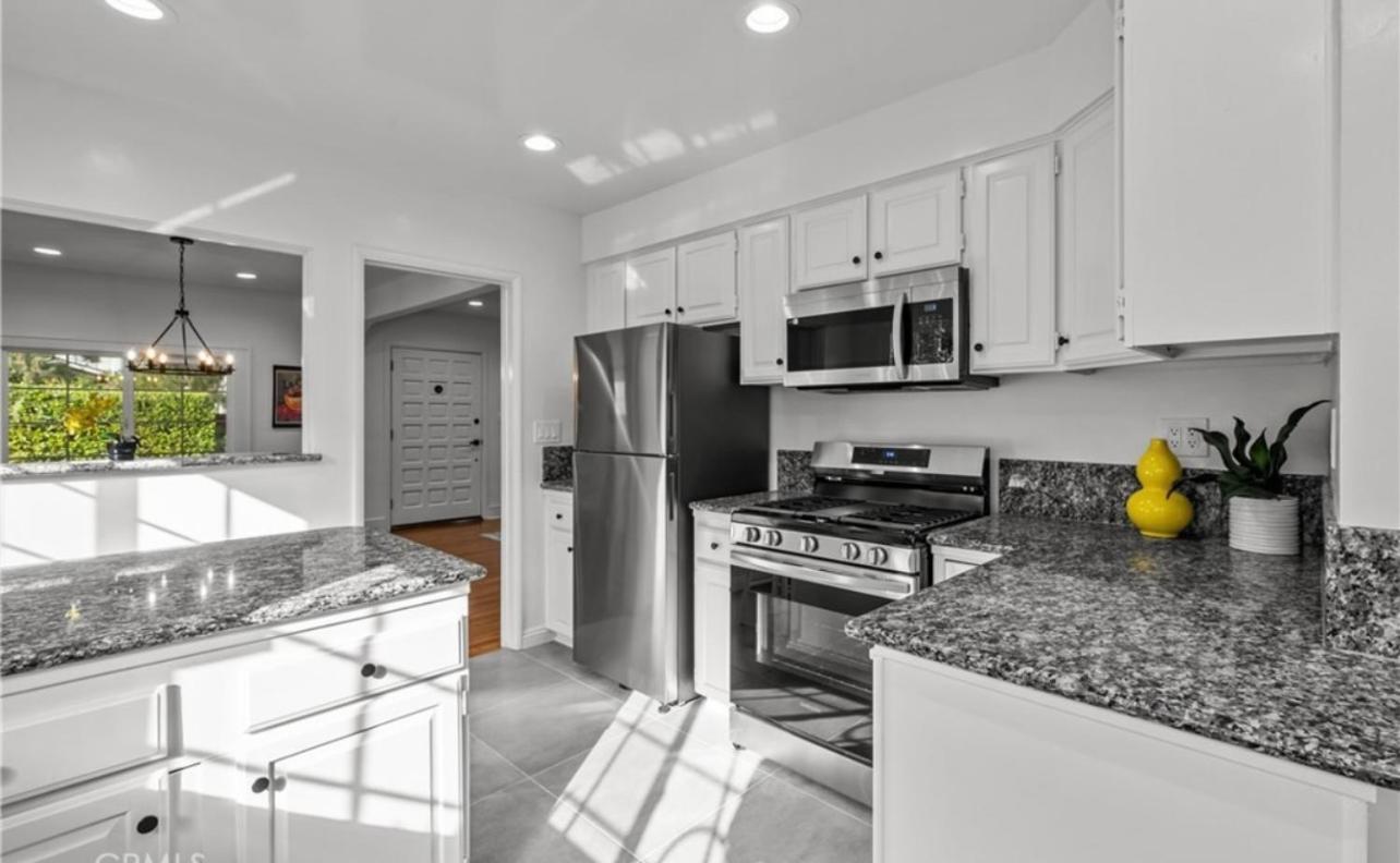 Modern 2-bedroom In Santa Moinca Area Close To Ucla