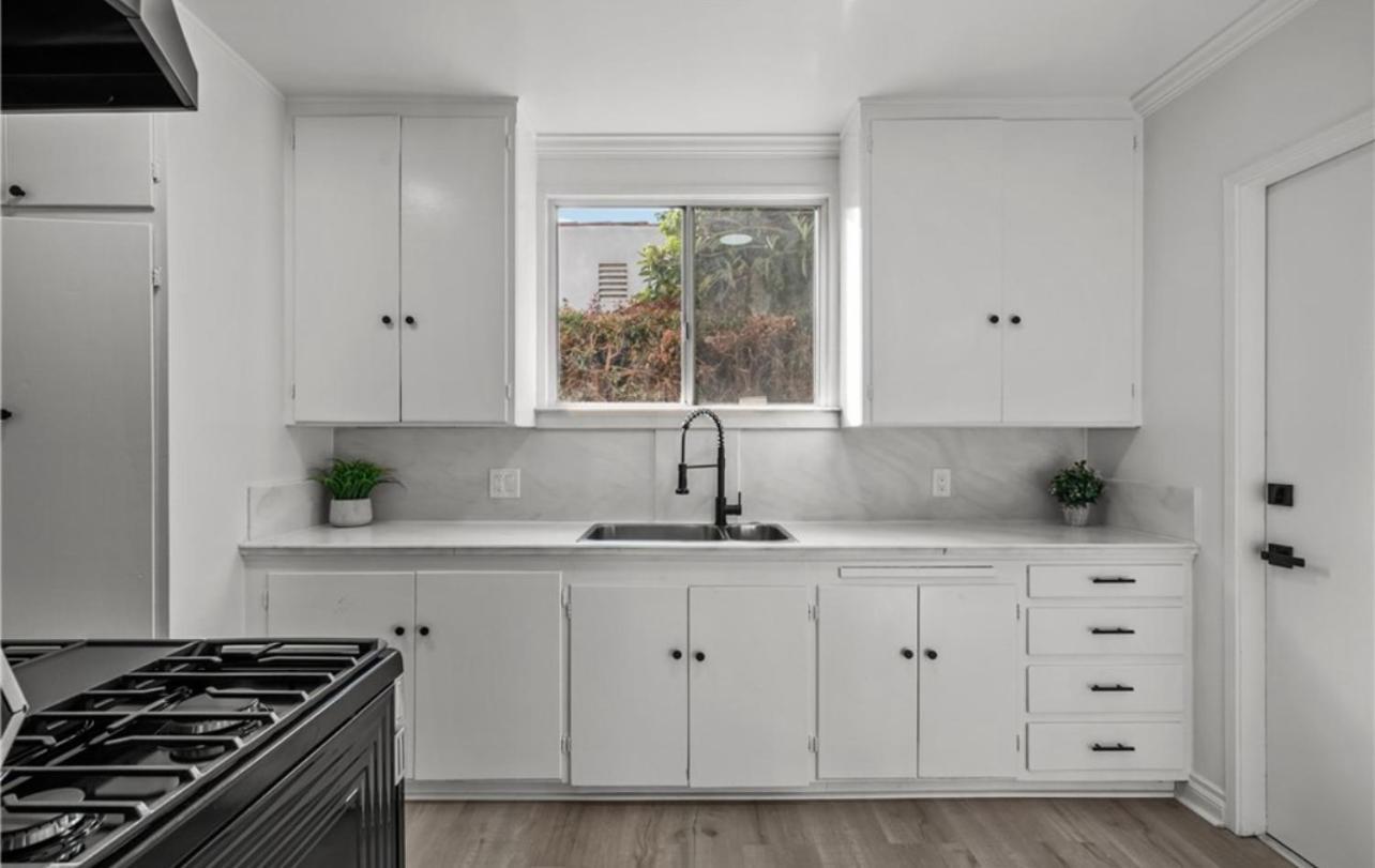 Modern 2-bedroom In Santa Moinca Area Close To Ucla