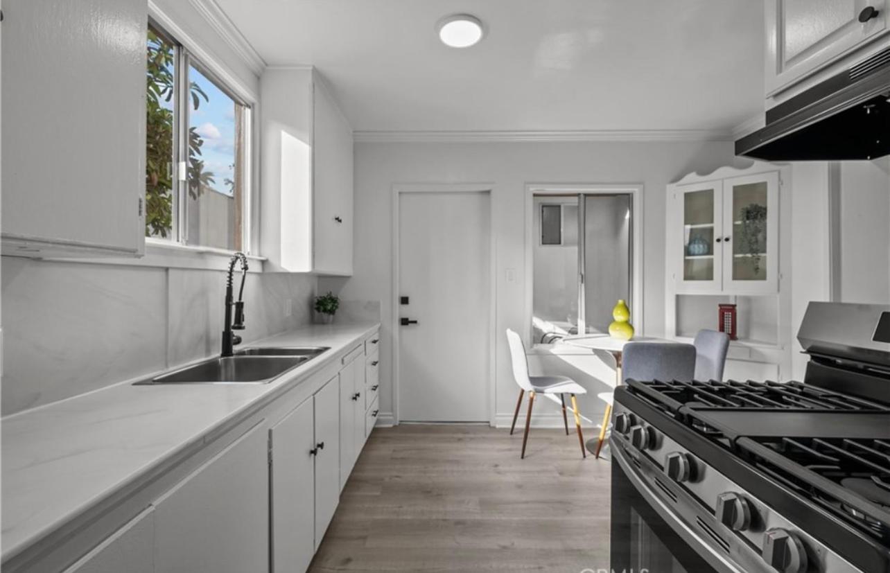 Modern 2-bedroom In Santa Moinca Area Close To Ucla