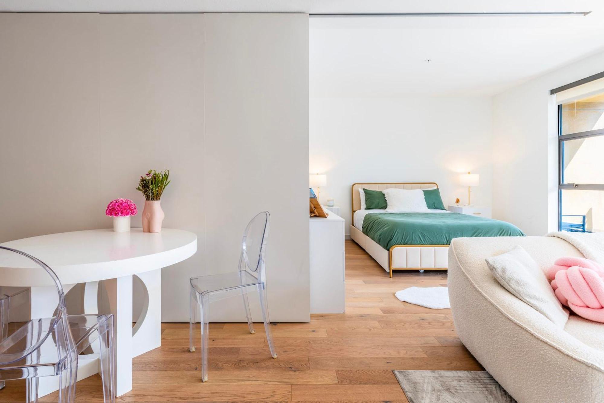 Hollywood Luxury Apartment *