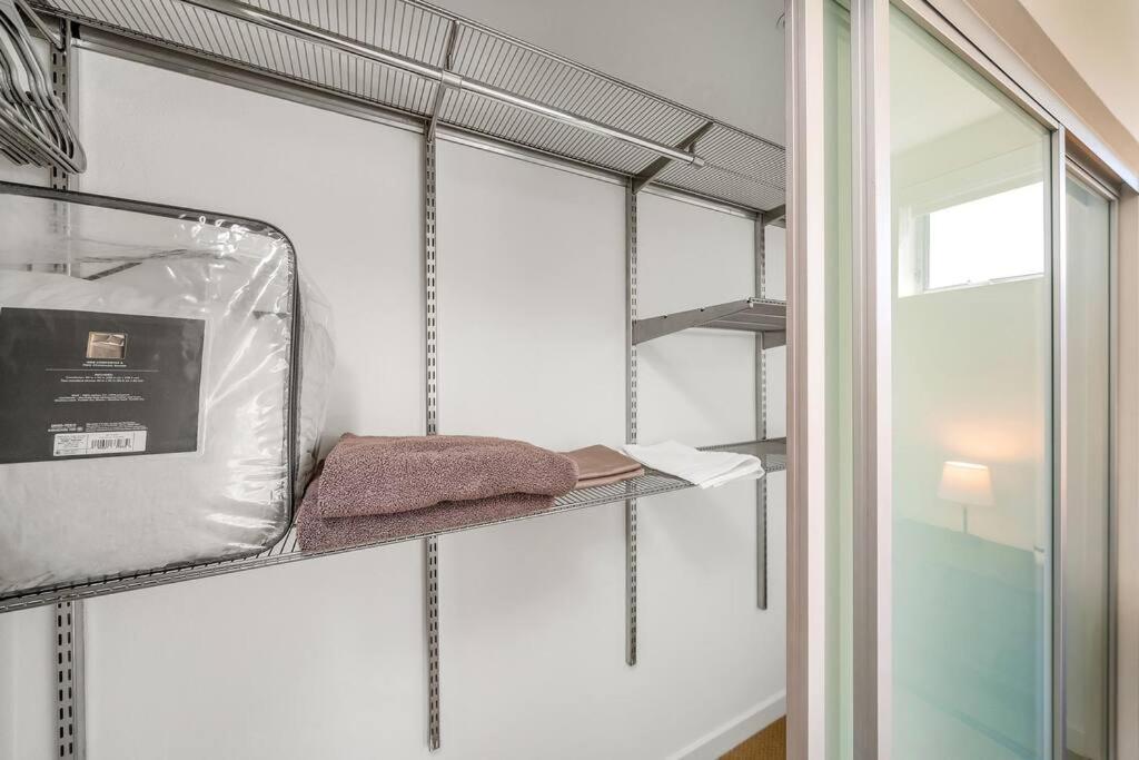 Modern & Chic In Heart Of Downtown Santa Monica Apartamento