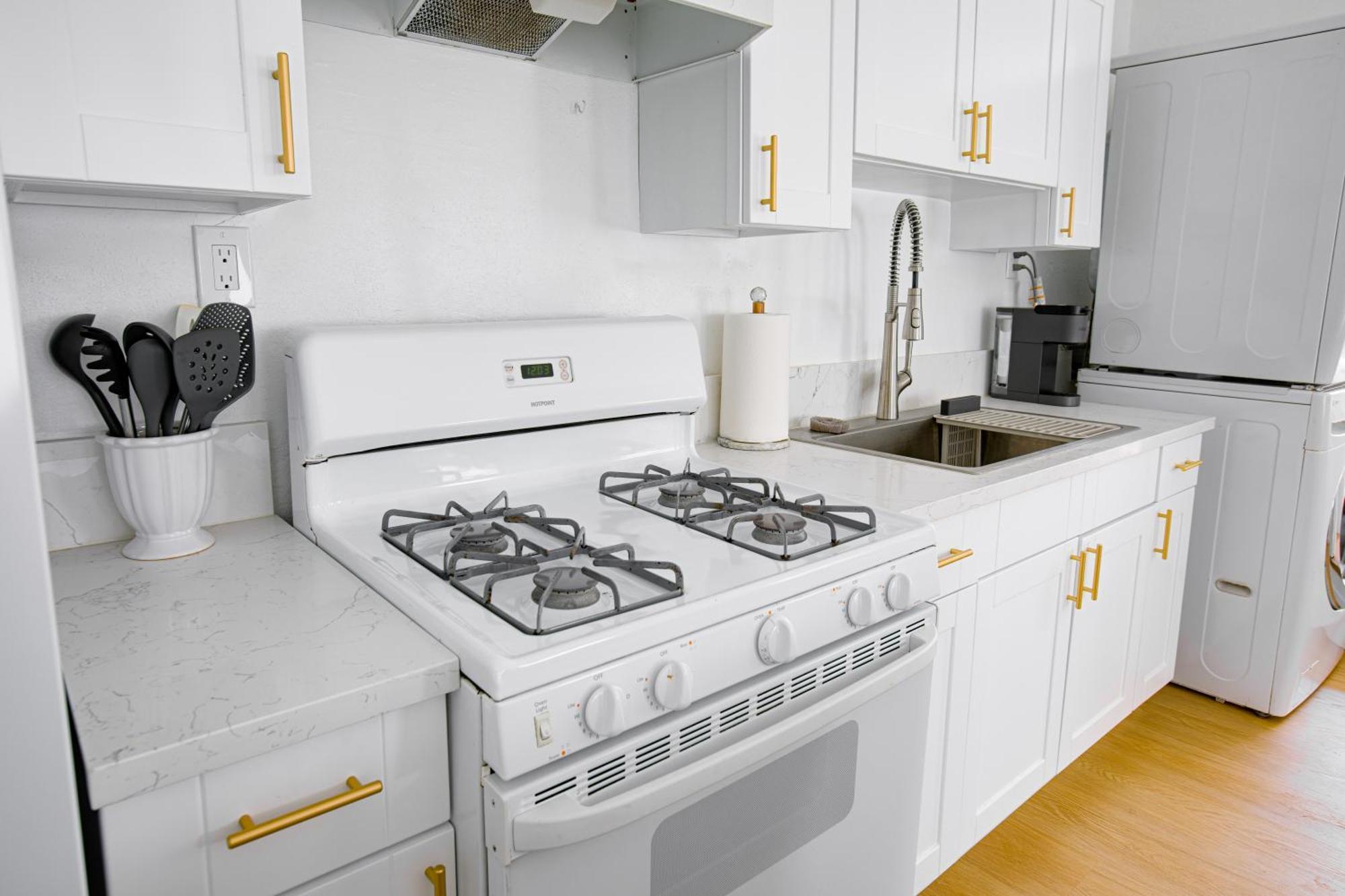 Cozy Private In Granada Hills Near Csun, Universal Apartment
