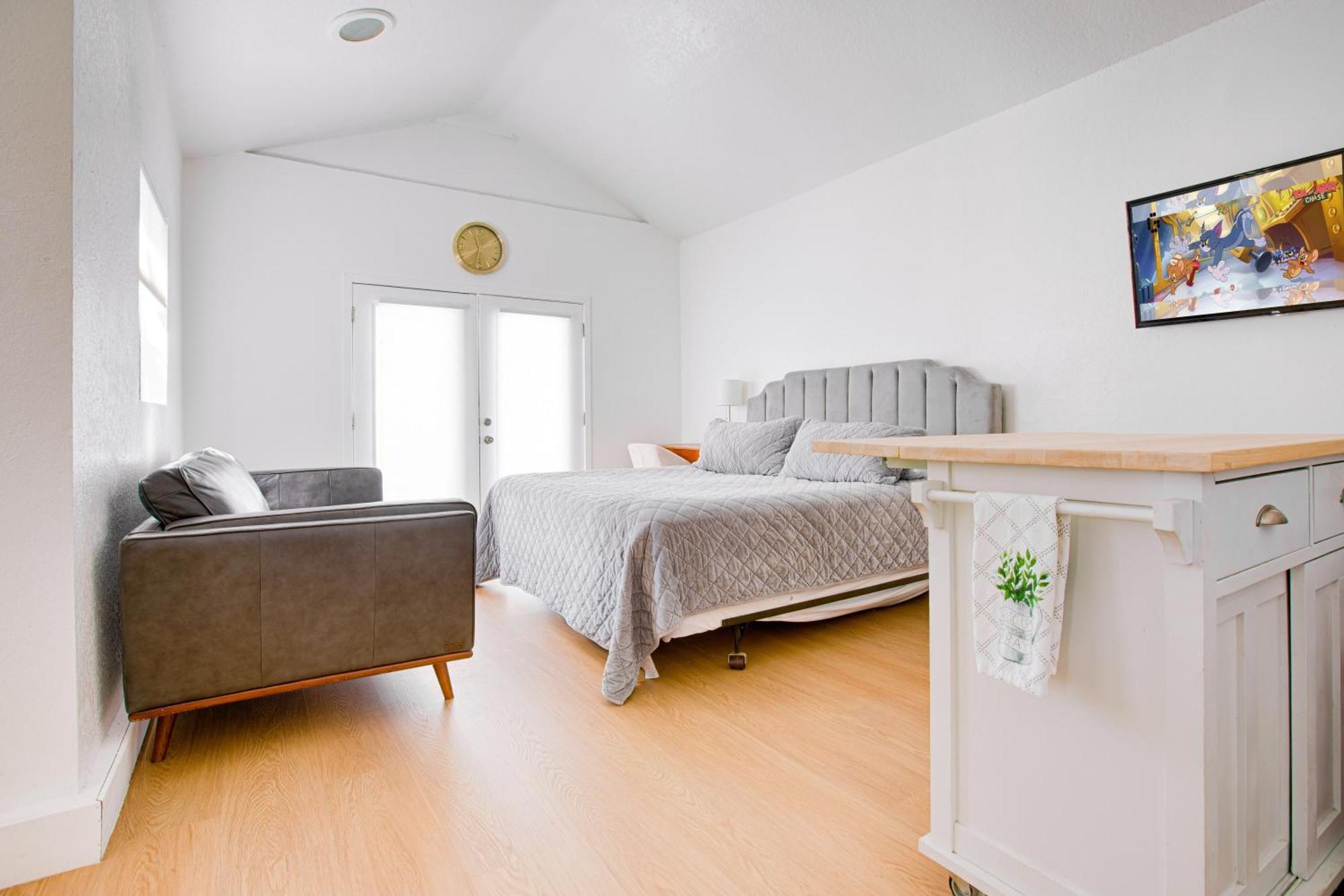 Cozy Private In Granada Hills Near Csun, Universal