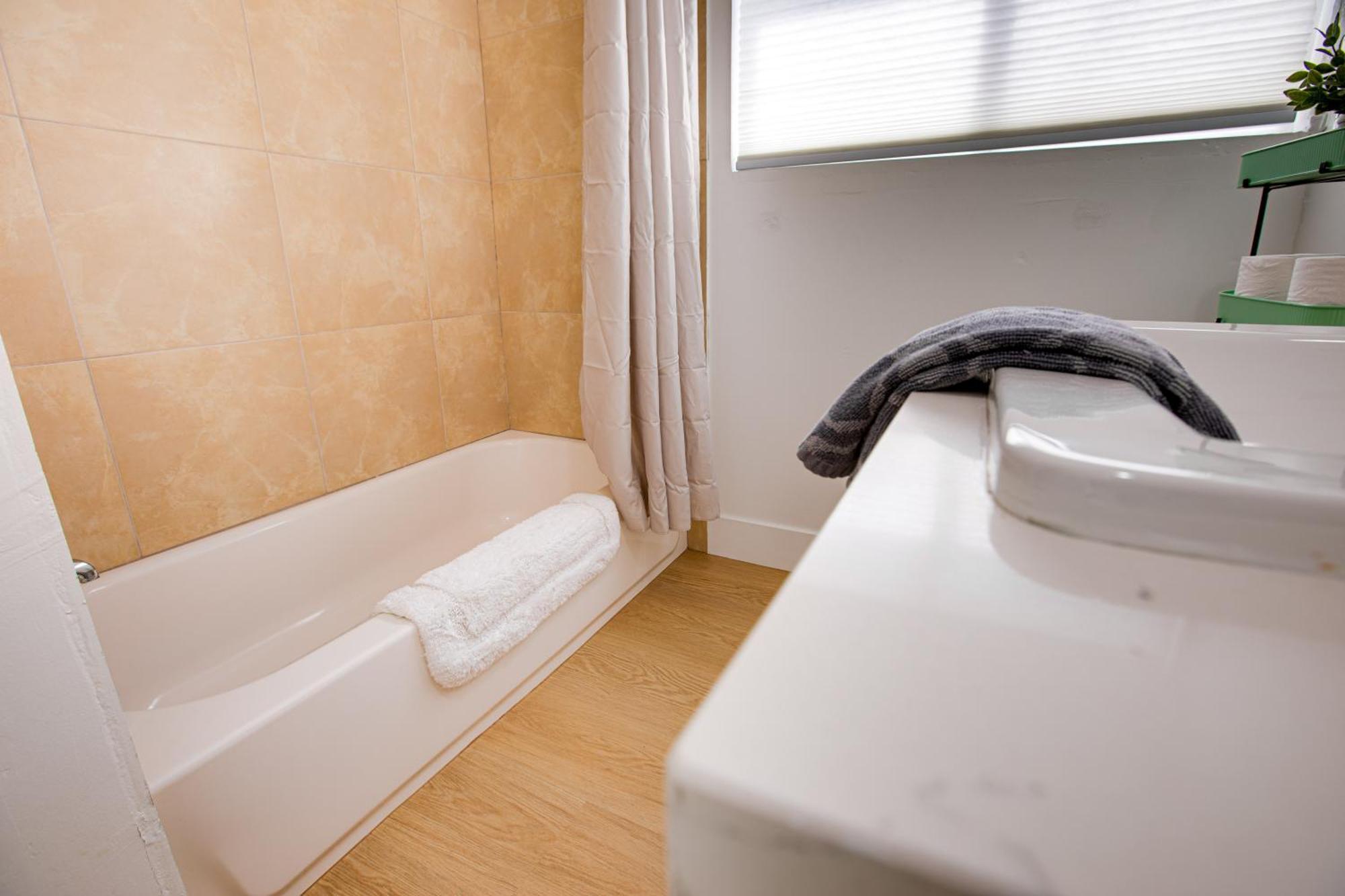 Cozy Private In Granada Hills Near Csun, Universal