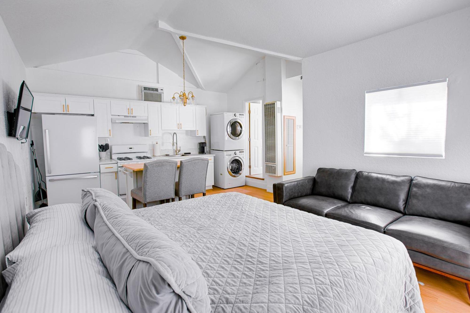 Cozy Private In Granada Hills Near Csun, Universal Apartment Los Angeles