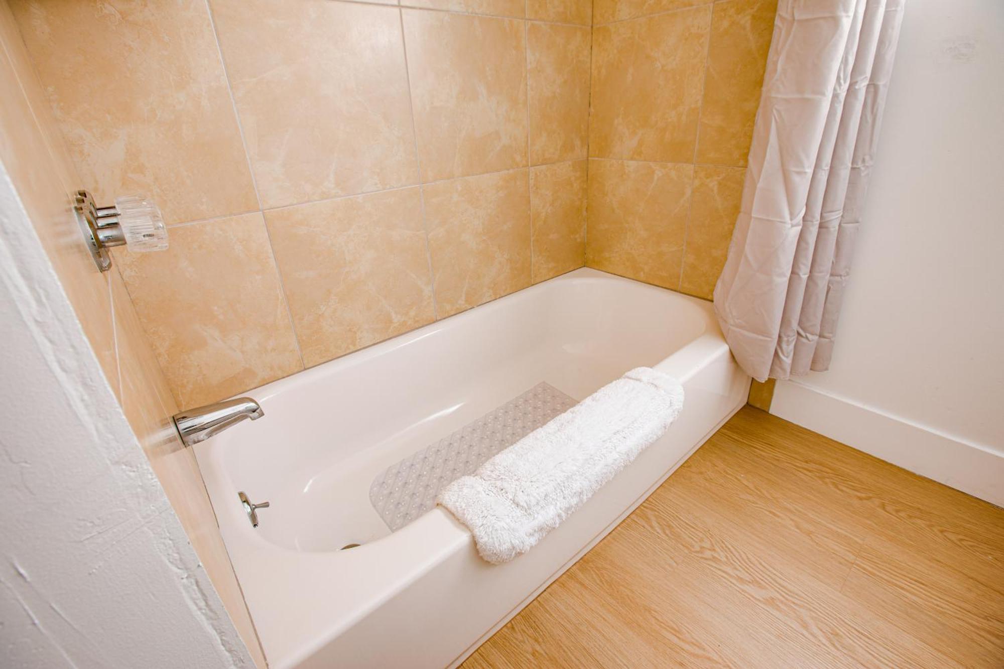 Cozy Private In Granada Hills Near Csun, Universal Apartment