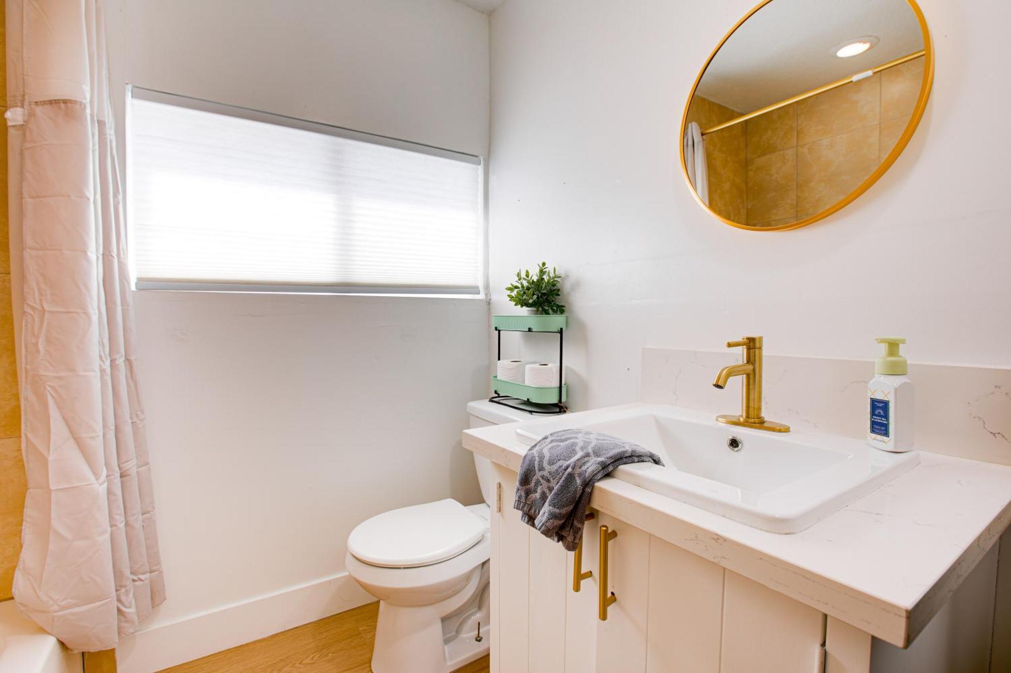 Cozy Private In Granada Hills Near Csun, Universal Apartment Los Angeles