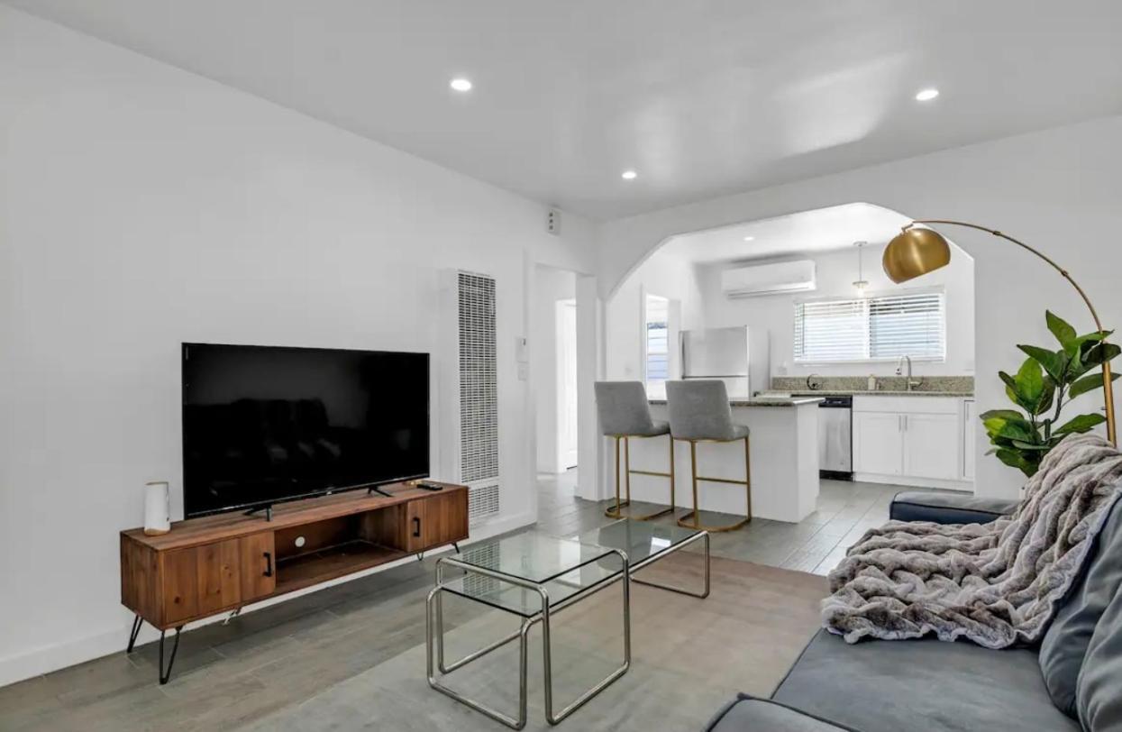 Luxury Mid With Firepit Los Angeles