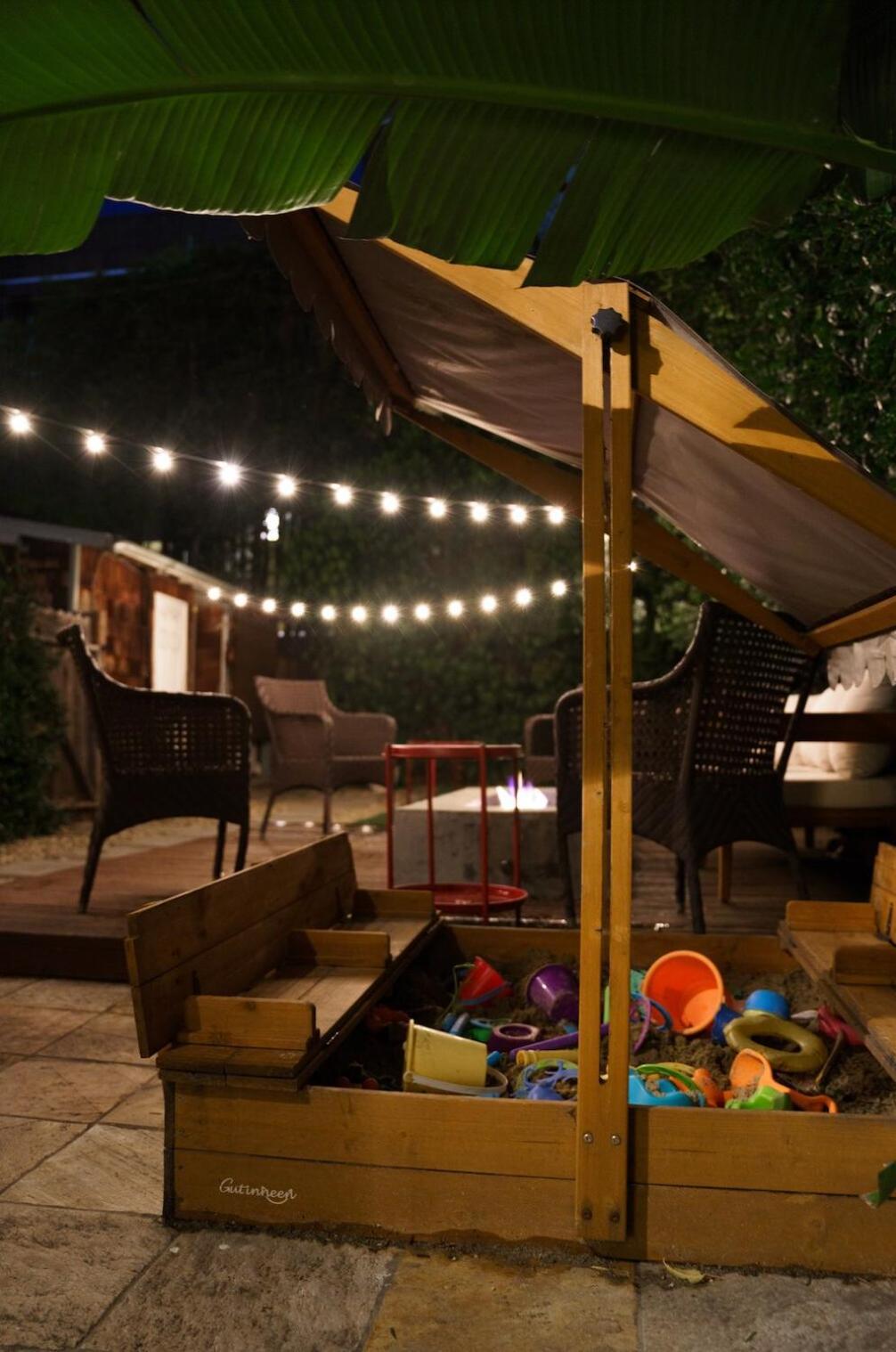 Holiday home Cozy 3 Bedroom Hollywood Home- Quick Walk To Tourist Spots! Los Angeles