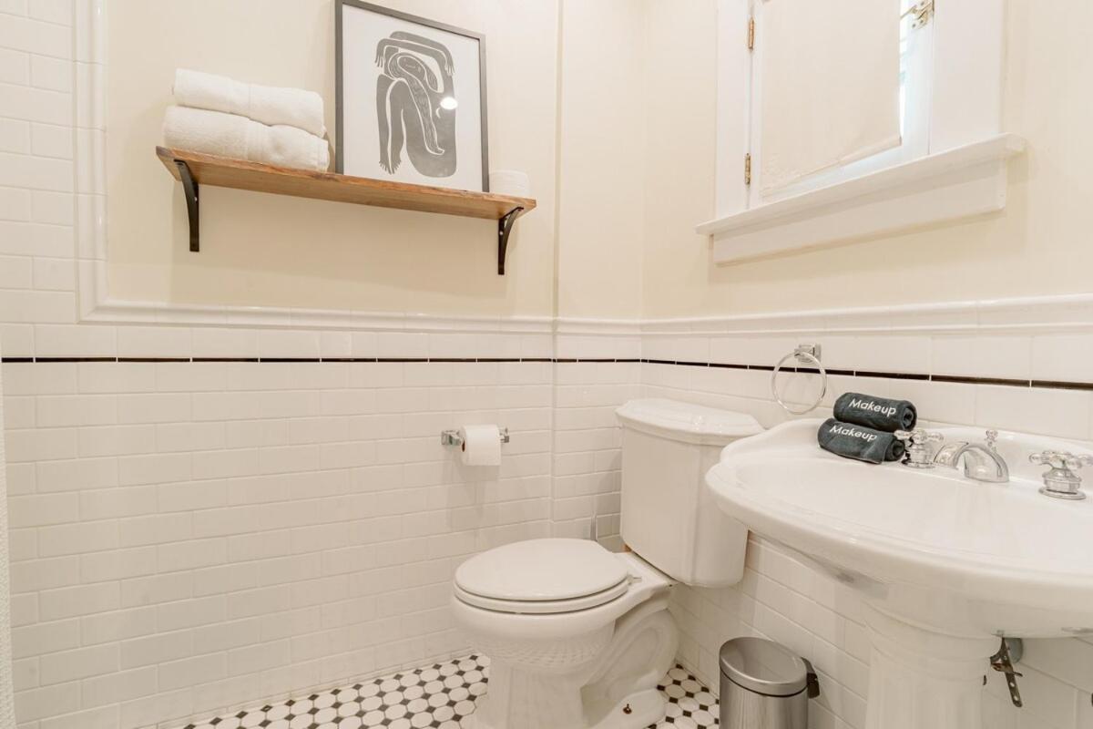 Holiday home Cozy 3 Bedroom Hollywood Home- Quick Walk To Tourist Spots! *