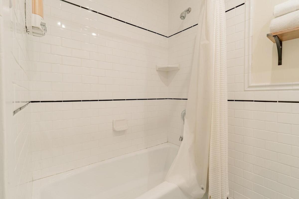 Holiday home Cozy 3 Bedroom Hollywood Home- Quick Walk To Tourist Spots! Los Angeles