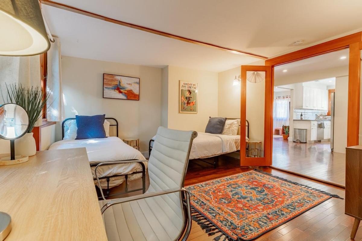 Holiday home Cozy 3 Bedroom Hollywood Home- Quick Walk To Tourist Spots! Los Angeles