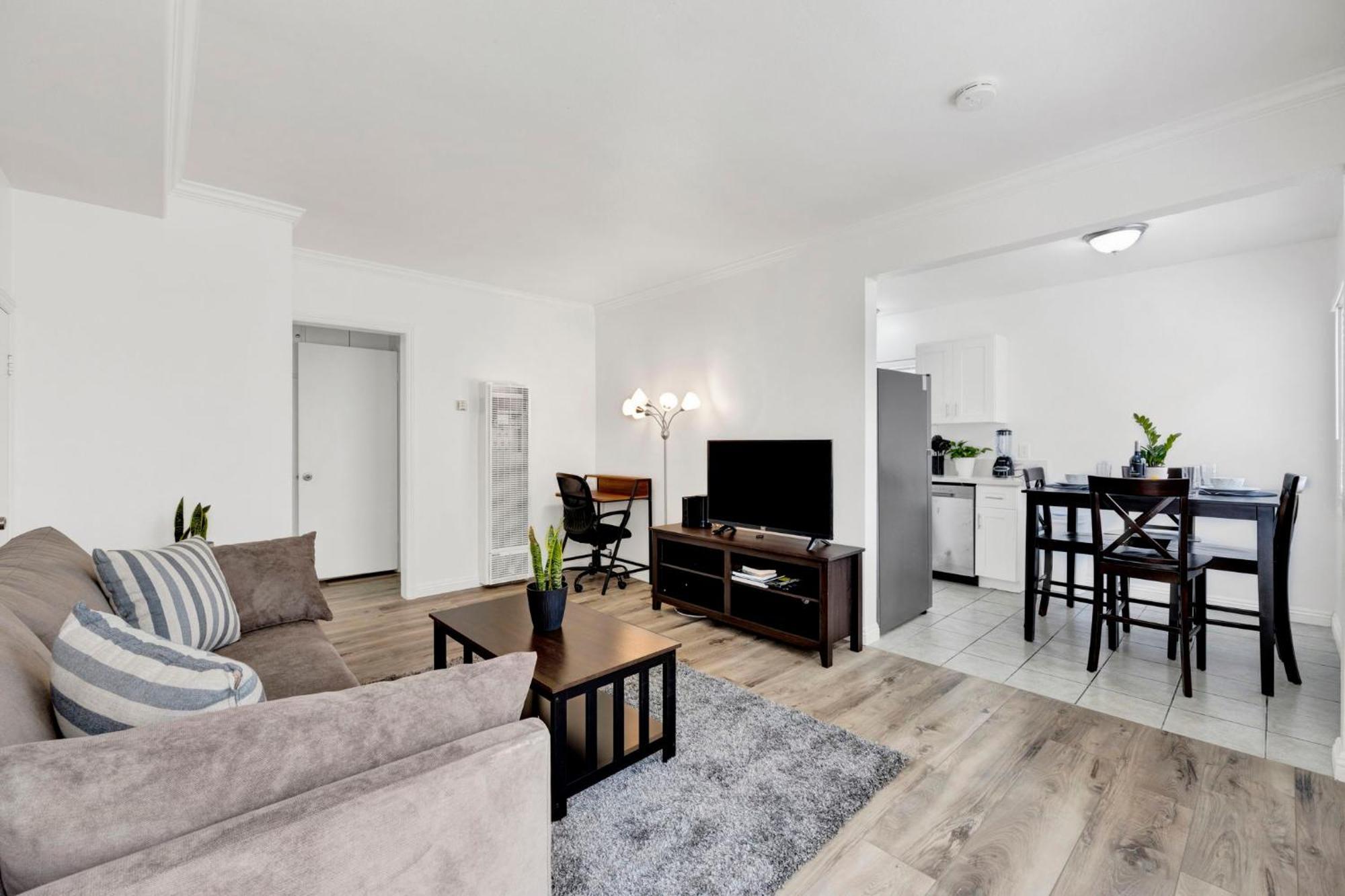Apartment Cozy Elegant Oasis With Parking *