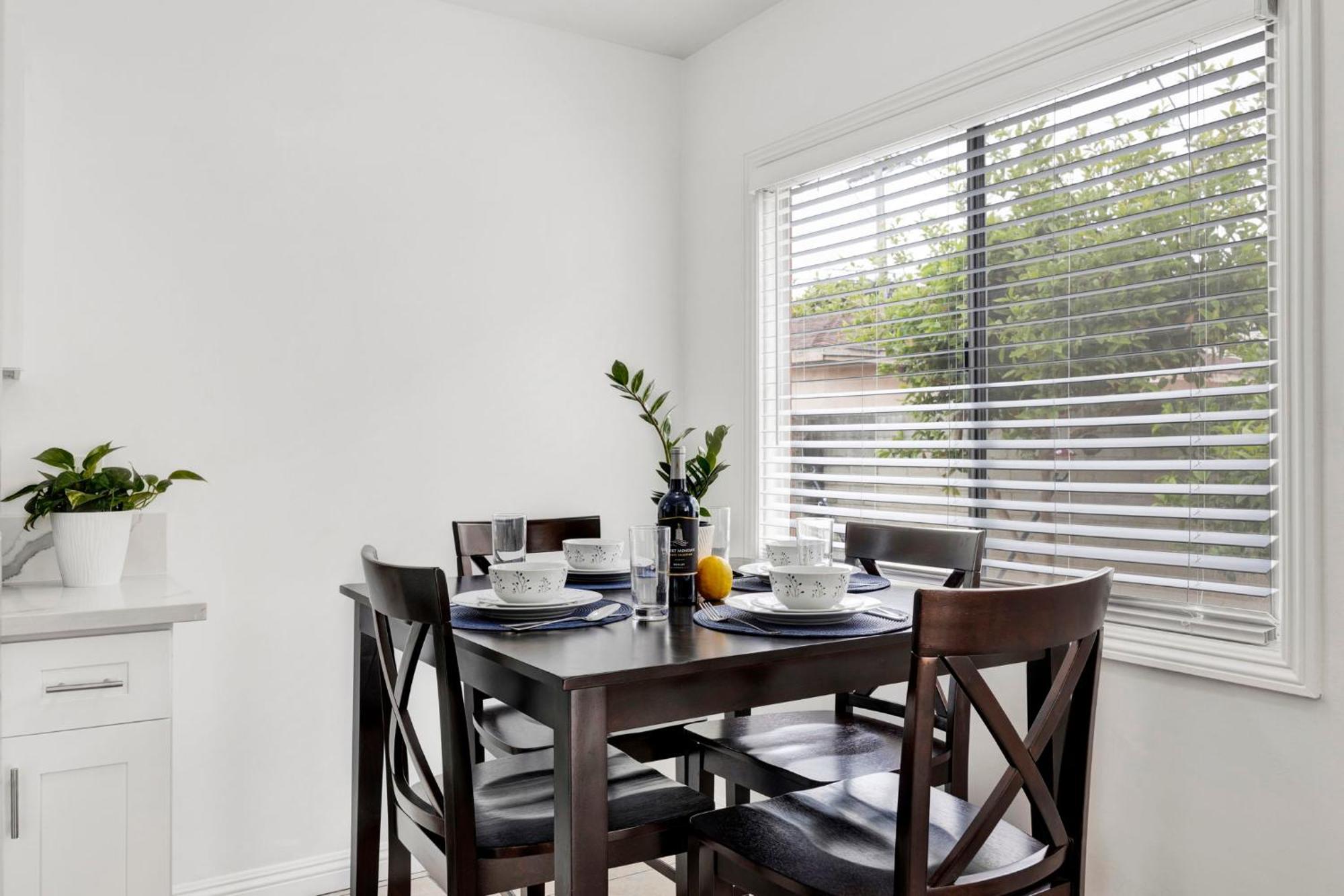Cozy Elegant Oasis With Parking * Los Angeles