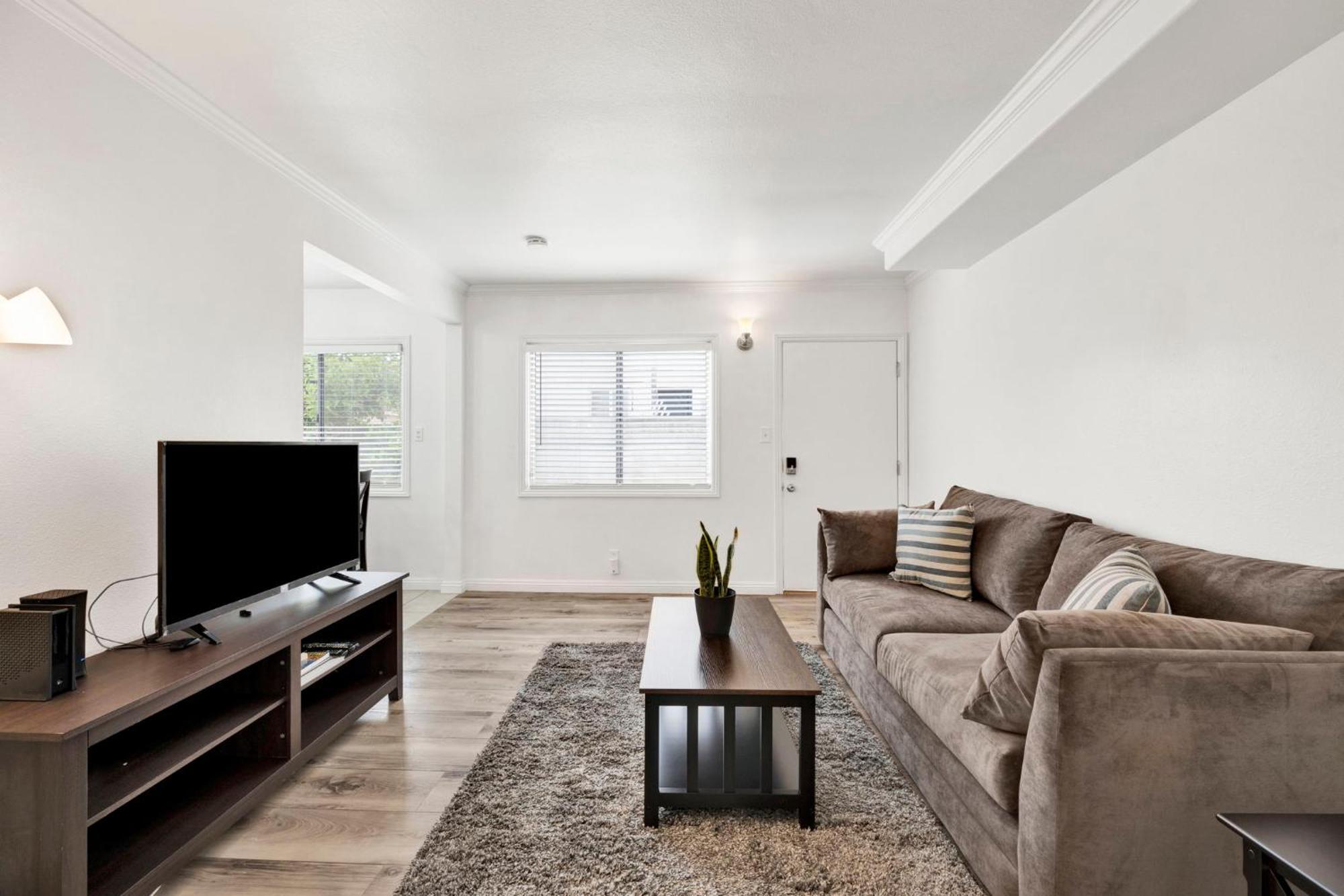 Cozy Elegant Oasis With Parking Los Angeles