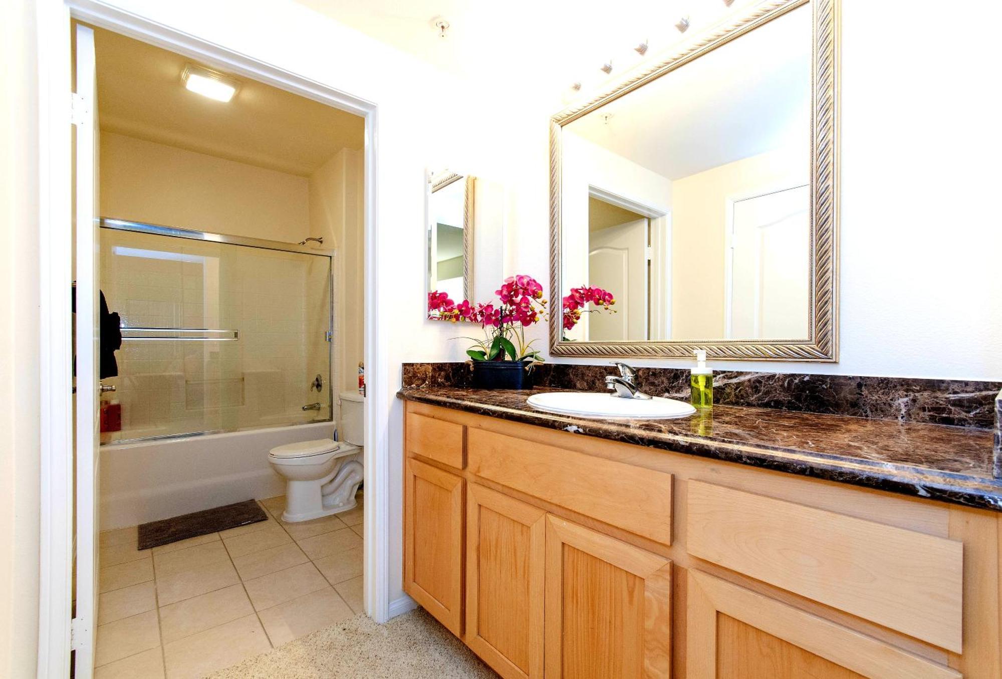 Stylish And Spacious 2 Bedroom Central Location